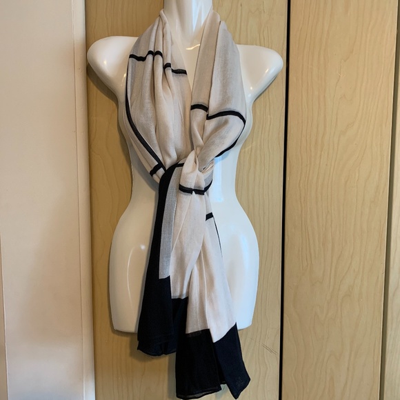 Ann Taylor Accessories - Ann Taylor Black and Off-White Oversized Scarf